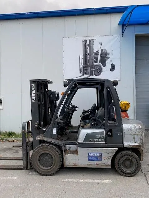 Мотокари втора употреба под наем или продажба, употребяван мотокар Nissan 3000 кг.