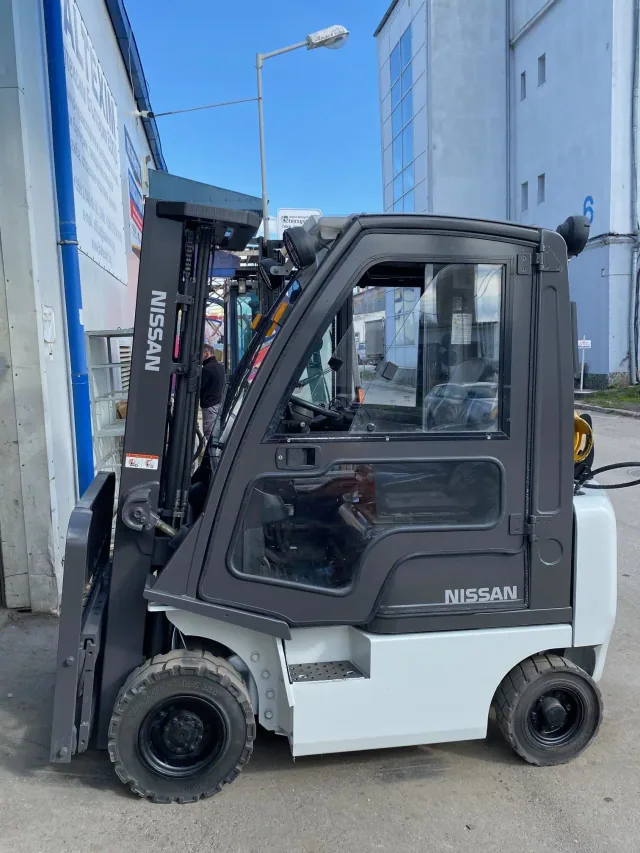 Мотокари втора употреба под наем или продажба, употребяван газокар Nissan 1500 кг.